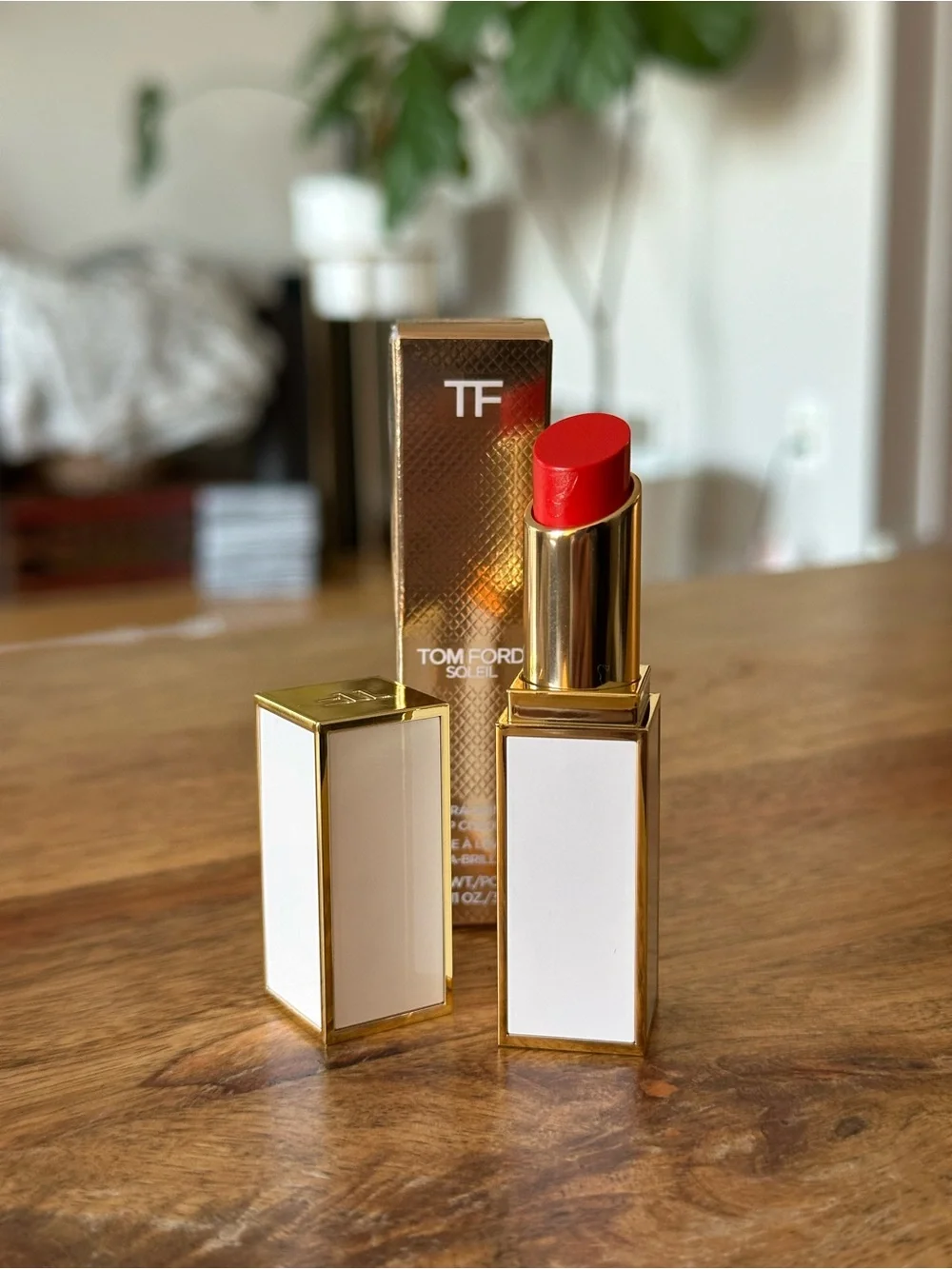 Tom Ford Red Lipstick - Ultra Shine Lip Color Rouge in Île D’Amour